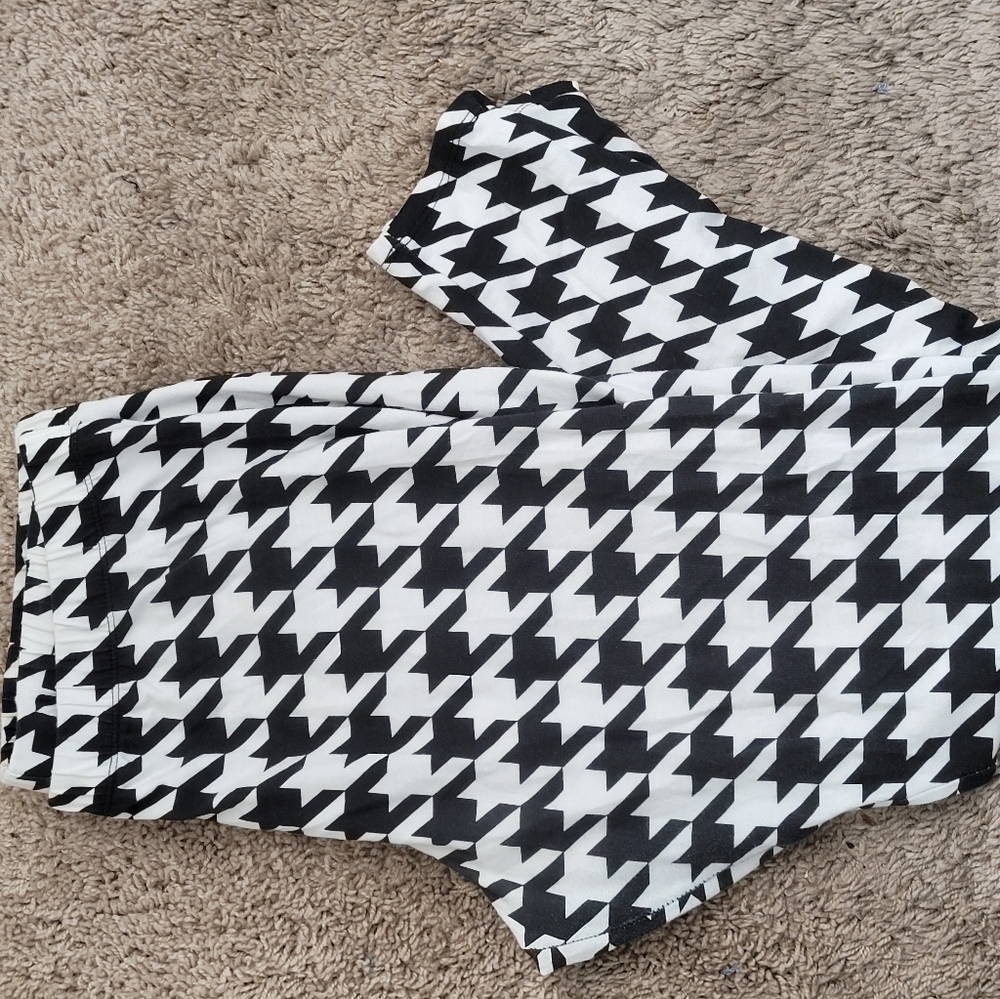 Black and white leggings